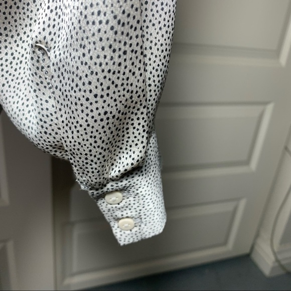 Adrianna Papell Flowy Luxurious Satiny Polka-dot Blouse V Neck Long Sleeves Sz M - Picture 7 of 11